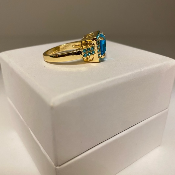 Aquamarine Jewel  Gold Ring Size 8 - Picture 8 of 9